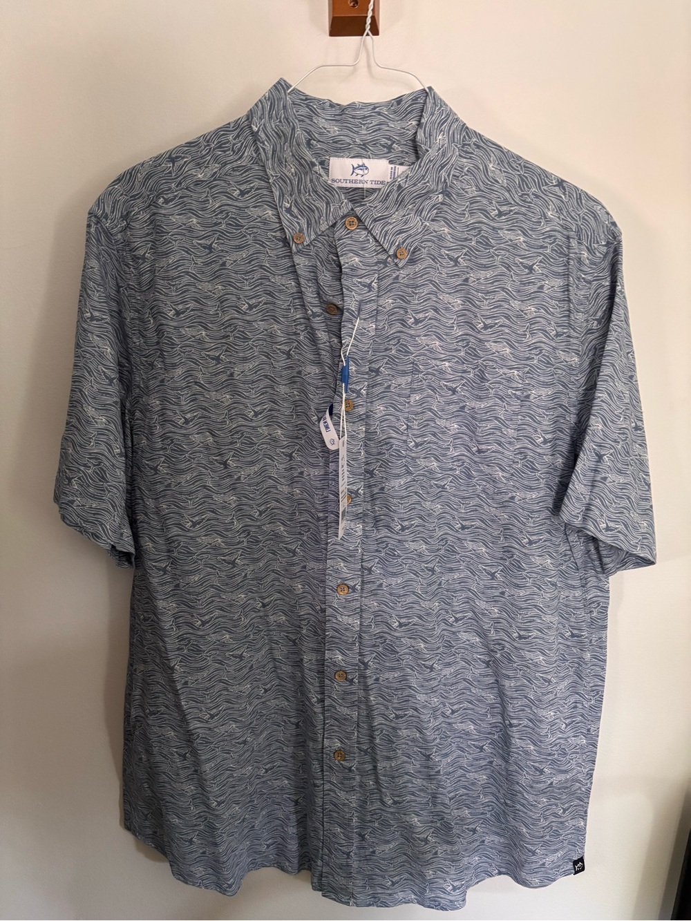 Southern Tide Men’s Wave-Pattern Short Sleeve Button-Down Shirt in Light Blue